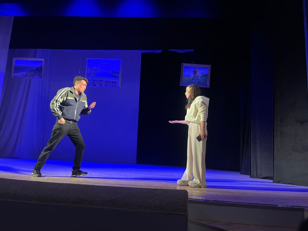 S.O.S: Астанада қазіргі күннің үлкен проблемасы туралы драма сахналанды