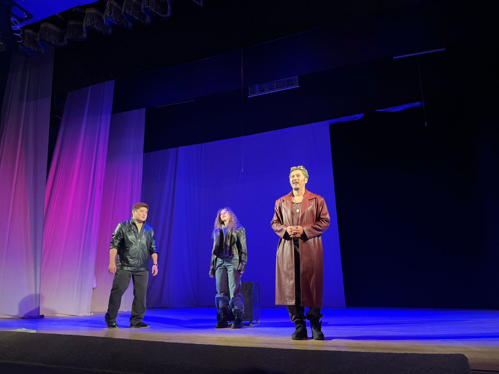 S.O.S: Астанада қазіргі күннің үлкен проблемасы туралы драма сахналанды