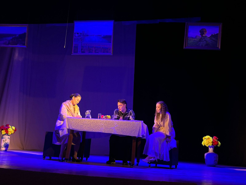 S.O.S: Астанада қазіргі күннің үлкен проблемасы туралы драма сахналанды