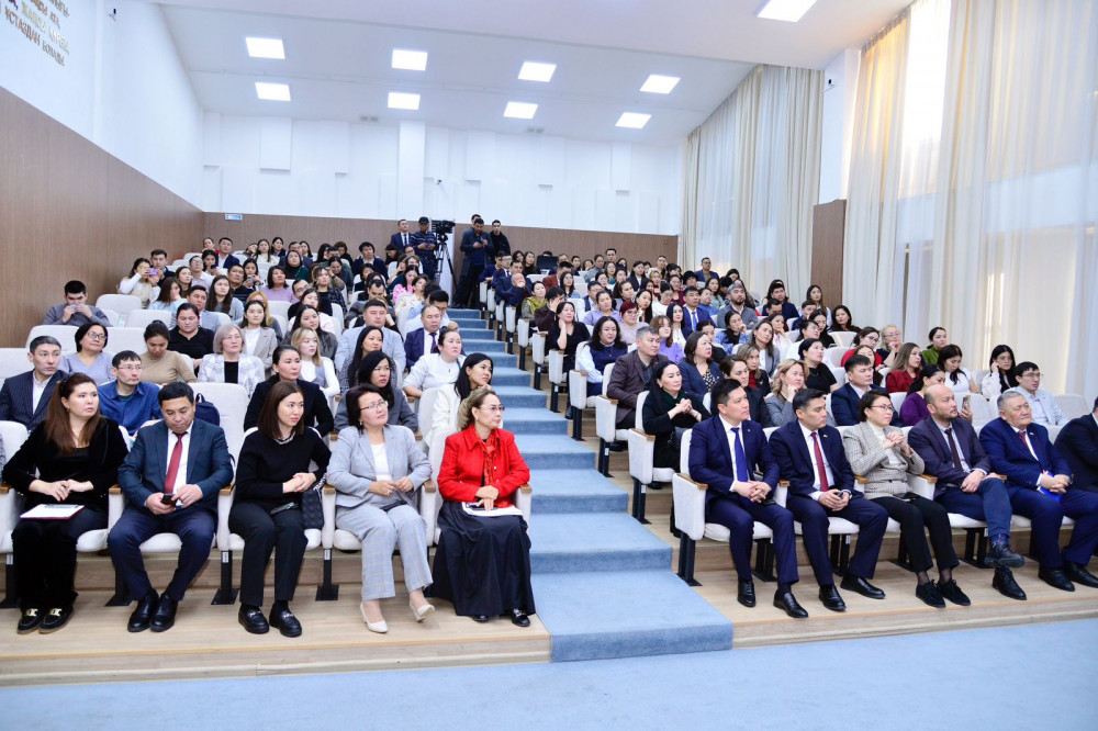 Ғылым және жоғары білім министрі Аbai university-де кездесу өткізді