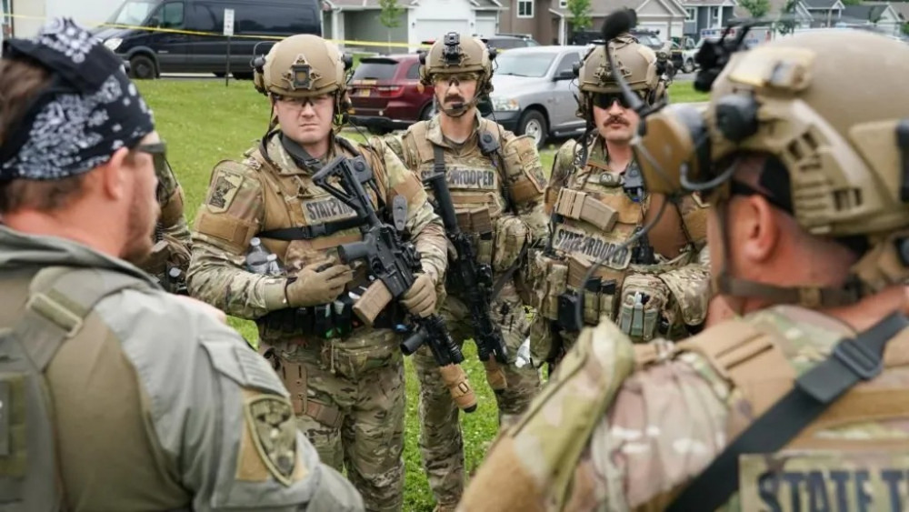 Қанды шабуыл: 17 оқ тиген саясаткер мен оның жұбайы аман қалды