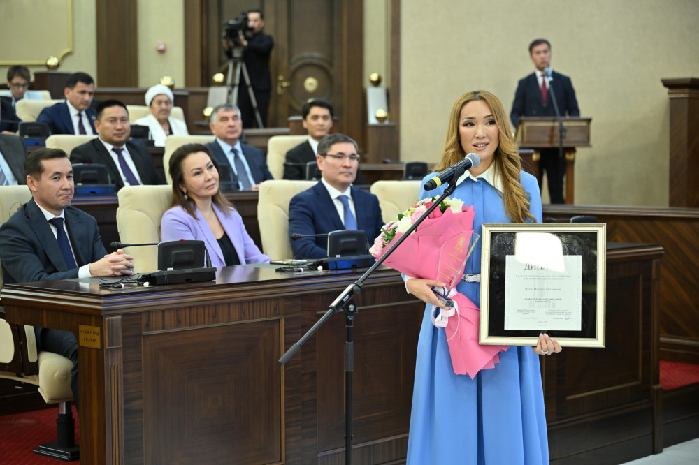 BAQ.KZ тілшісі "Парламент сөзі" сыйлығын жеңіп алды