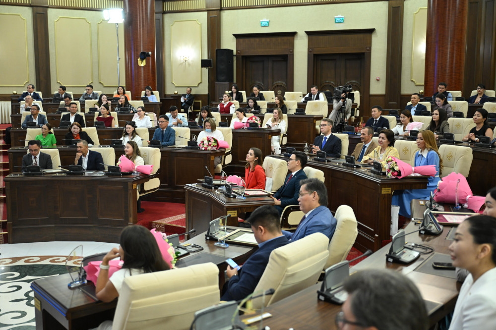 BAQ.KZ тілшісі "Парламент сөзі" сыйлығын жеңіп алды