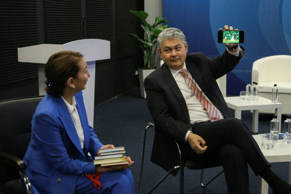 Ермек Көшербаев Qazcontent ұжымымен кездесті