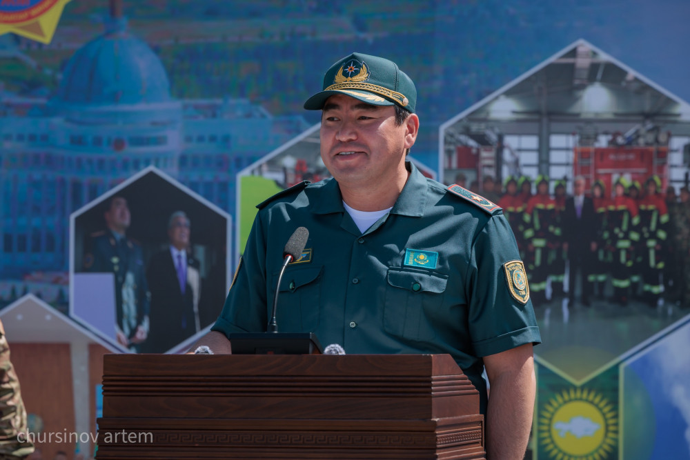 Ешқашан назардан тыс қалмайсыздар: Министр пәтер кілттерін табыстады