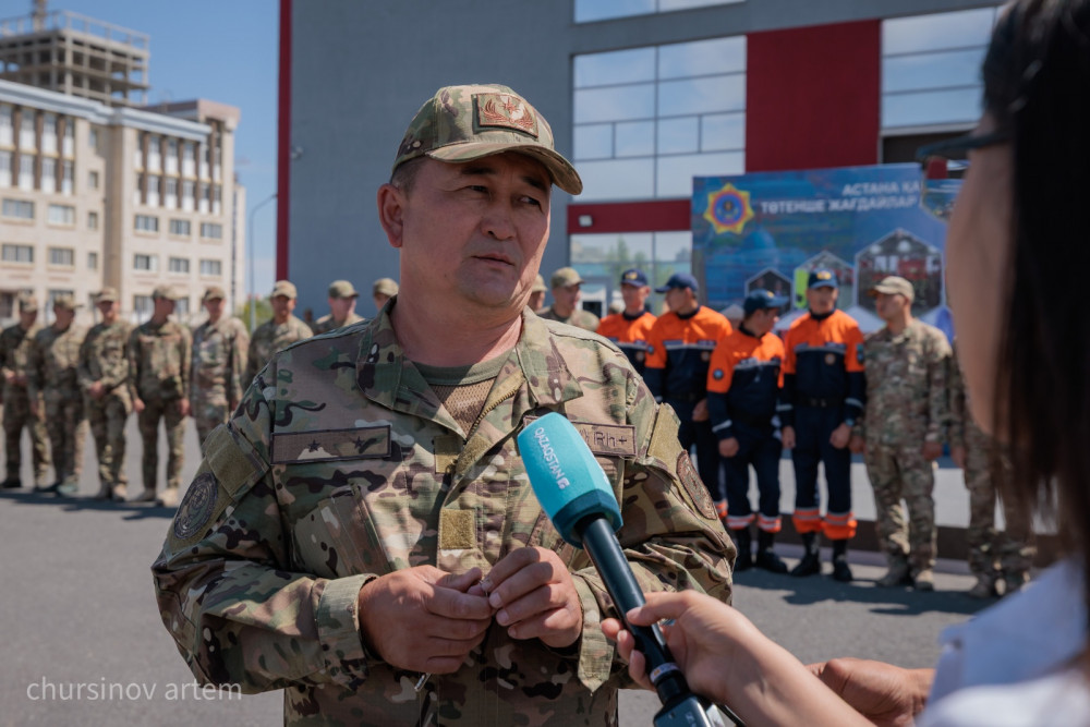 Ешқашан назардан тыс қалмайсыздар: Министр пәтер кілттерін табыстады