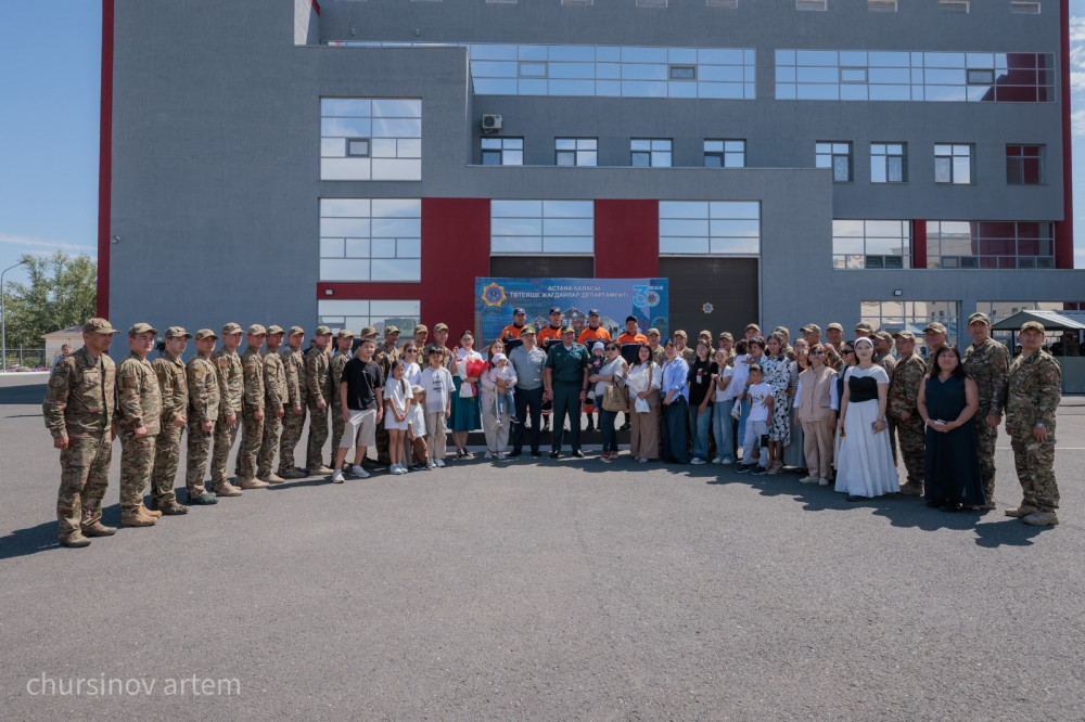 Ешқашан назардан тыс қалмайсыздар: Министр пәтер кілттерін табыстады