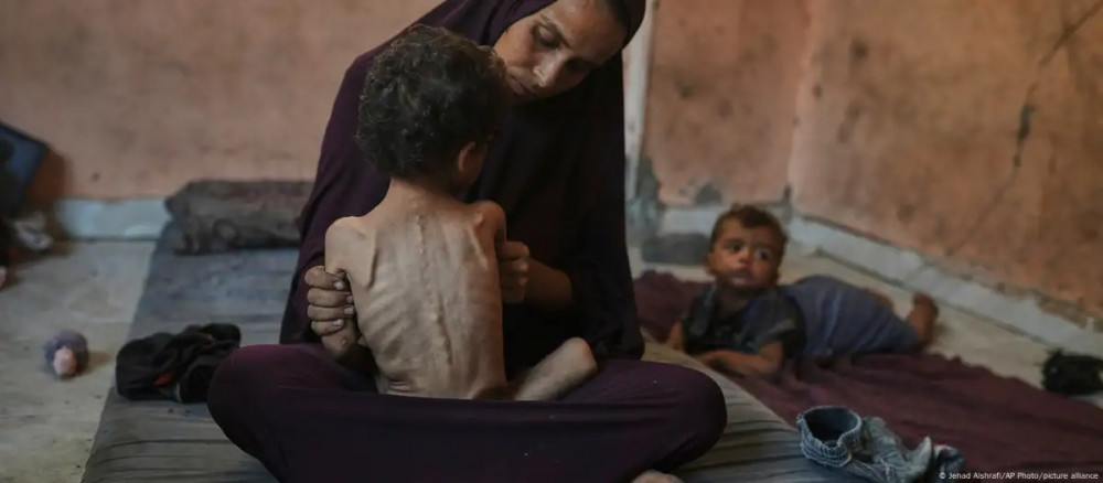 Әлемде: Трамп енді Үндістанға қысым жасады, гуманитарлық апат және геосаяси сынақтар