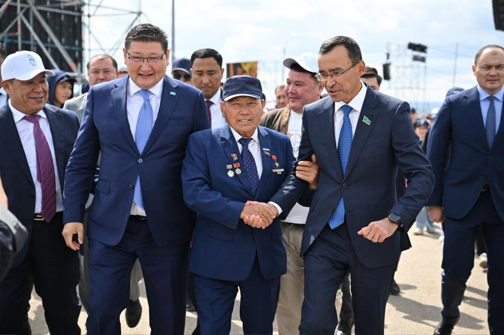 "Абай – әлемдік деңгейдегі тұлға": Президенттің құттықтауын Әшімбаев оқып берді