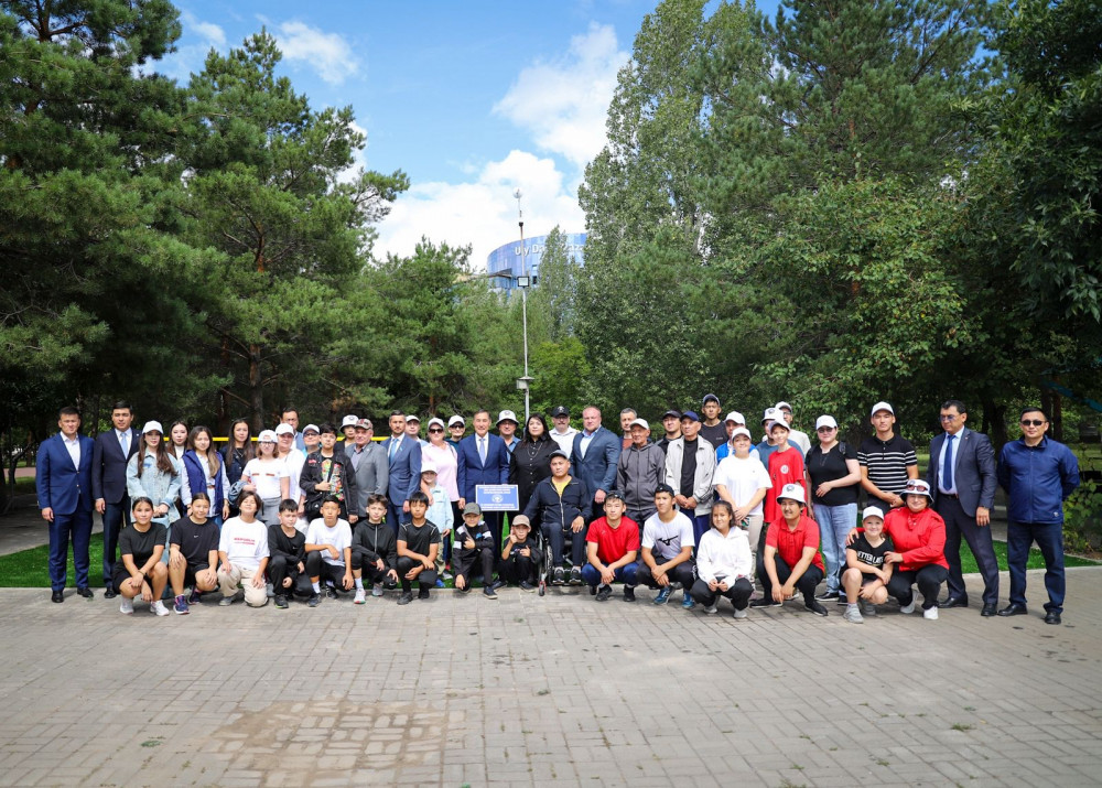 Астанада қайырымдылық марафонынан түскен қаражатқа спорт алаңы салынды