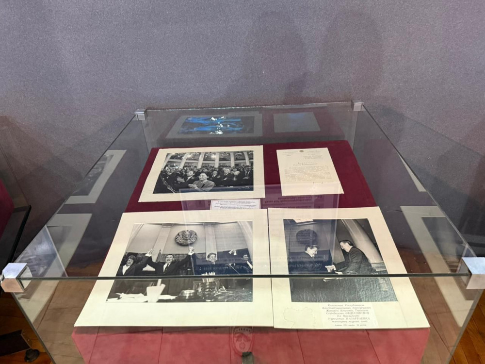 Қазақ КСР Конституциясының түпнұсқасы алғаш рет жұрт назарына ұсынылды