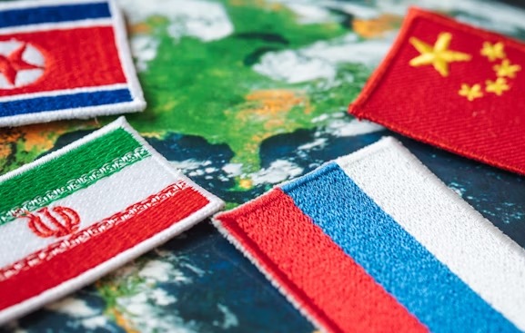 Әлемде: Трамптың ФРЖ-ға қысымы, Еуропадағы жаңа сын-қатерлер және Шығыс одағы