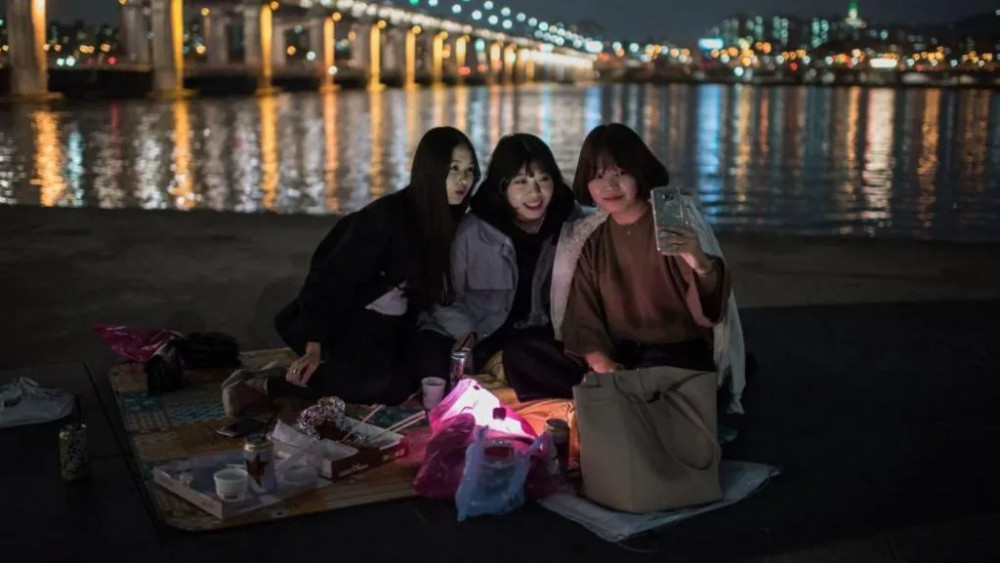 Мектепте оқушыларға телефон қолдануға тыйым салынды