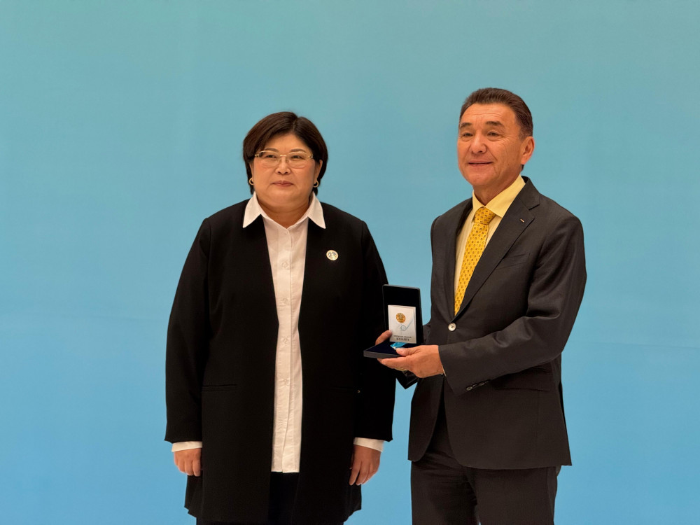 Конституцияға 30 жыл: Президент атынан мерейтойлық медальдар табысталды