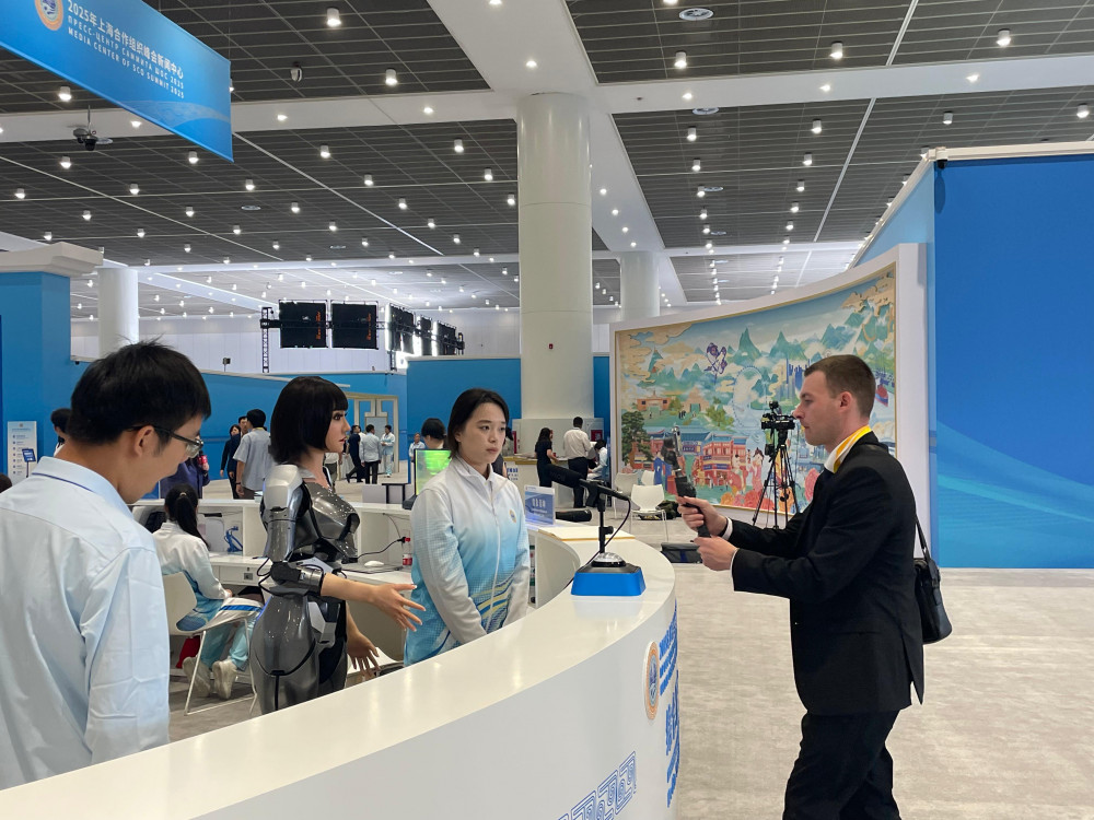 Тяньцзиньдегі ШЫҰ саммиті: Сяо Хэ атты робот тілшілерді таңғалдырды