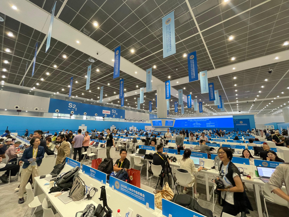 Тяньцзиньдегі ШЫҰ саммиті: Сяо Хэ атты робот тілшілерді таңғалдырды