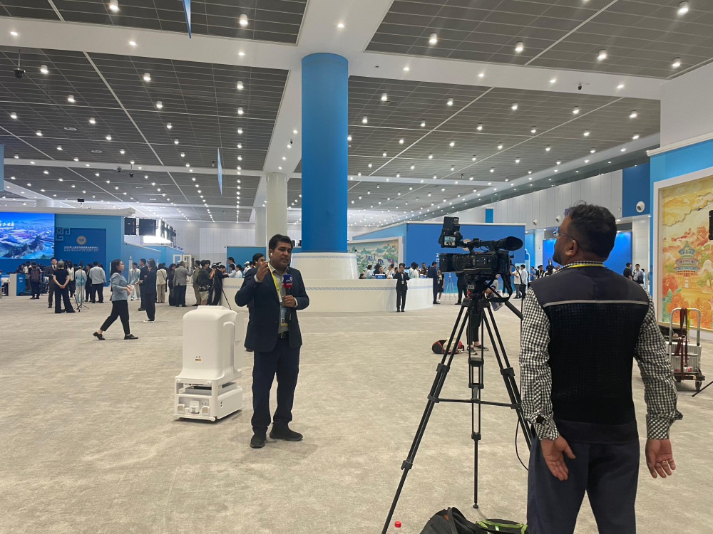 Тяньцзиньдегі ШЫҰ саммиті: Сяо Хэ атты робот тілшілерді таңғалдырды