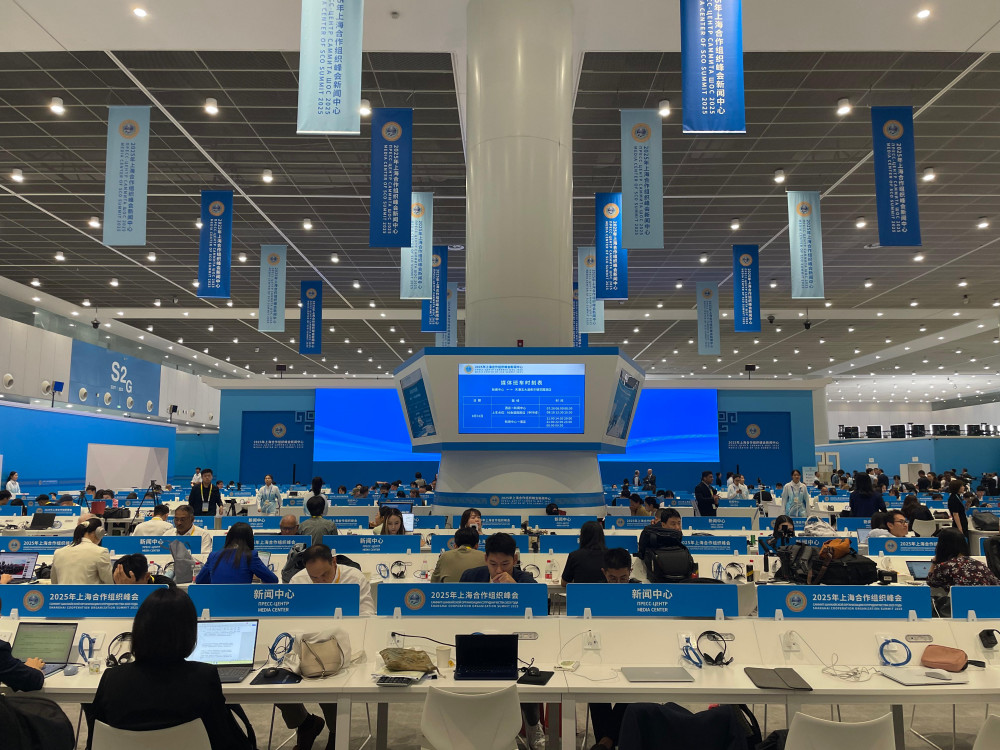 Тяньцзиньдегі ШЫҰ саммиті: Сяо Хэ атты робот тілшілерді таңғалдырды