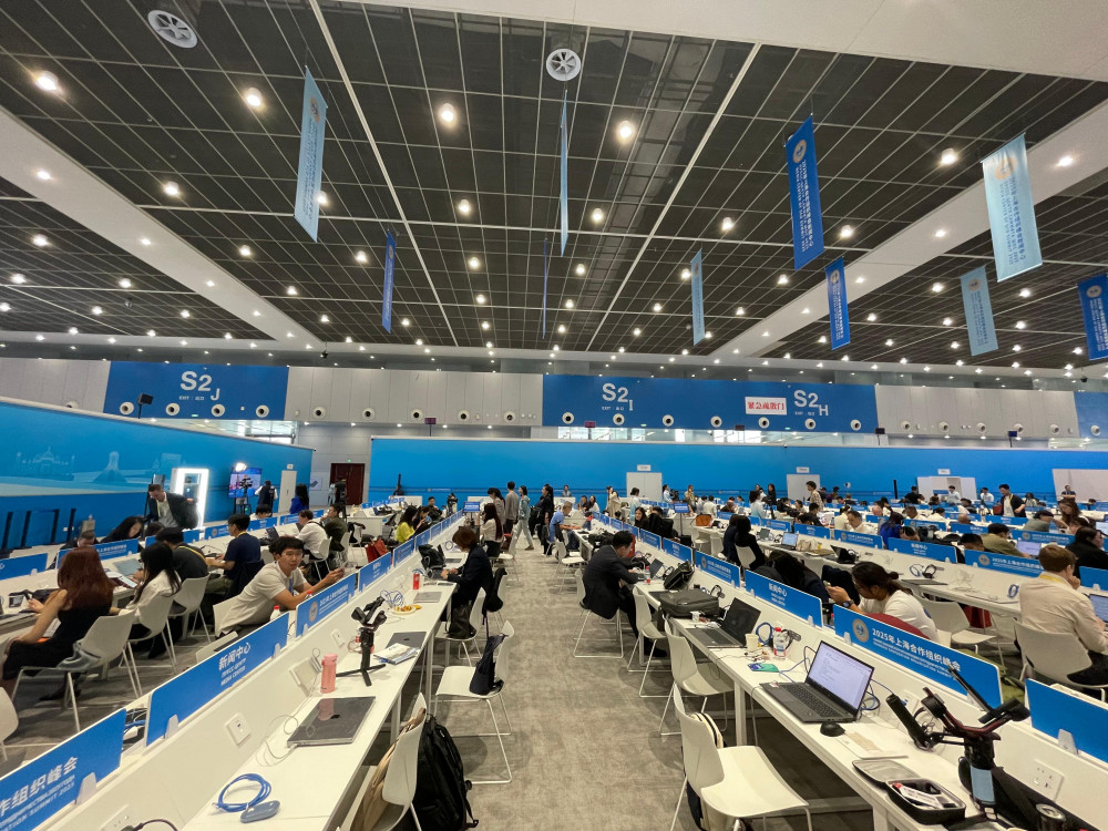 Тяньцзиньдегі ШЫҰ саммиті: Сяо Хэ атты робот тілшілерді таңғалдырды