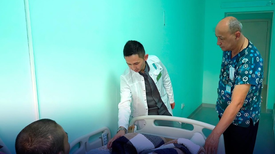 Шымкентте 5-қабаттан құлаған ер адамға 5 рет ота жасалды