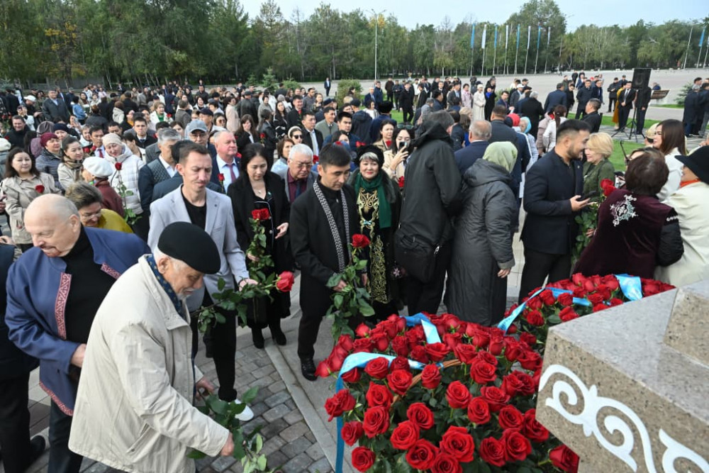 Міржақып Дулатұлына 140 жыл: Қошанов Президенттің құттықтауын оқыды