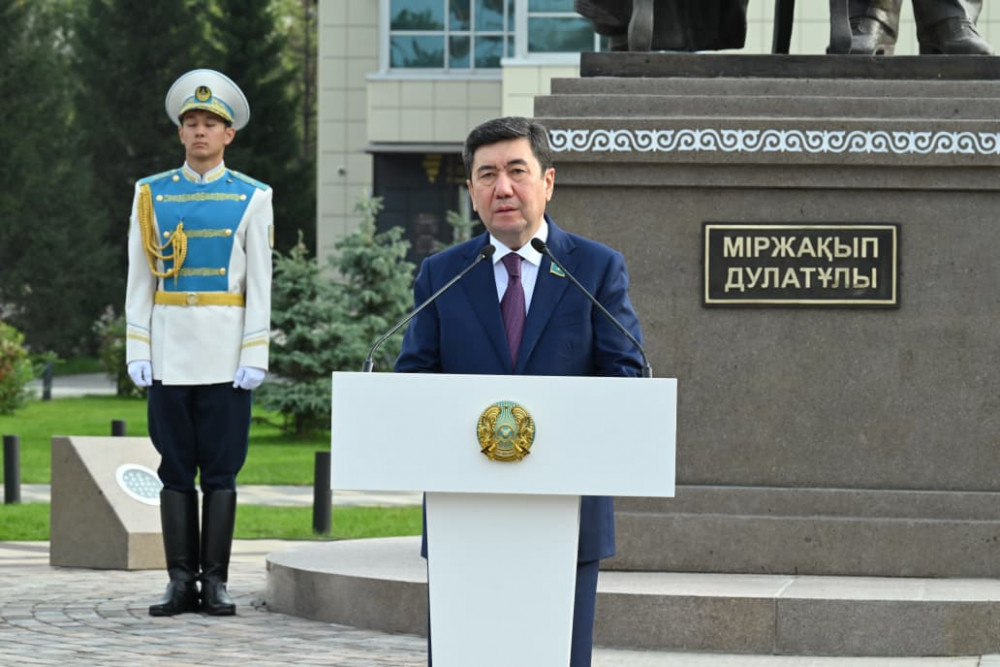 Міржақып Дулатұлына 140 жыл: Қошанов Президенттің құттықтауын оқыды