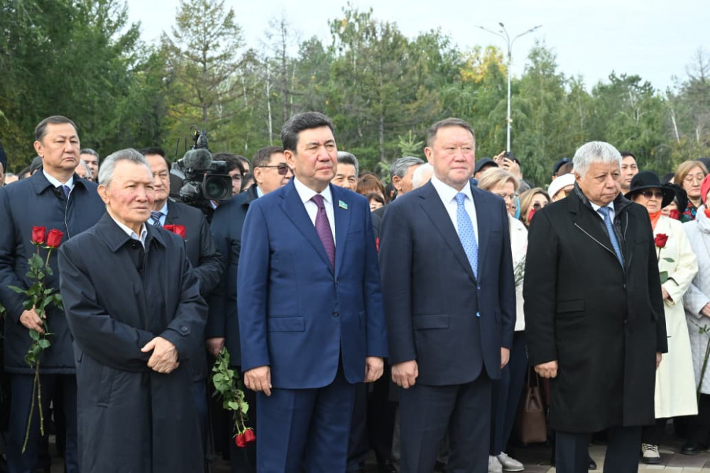 Міржақып Дулатұлына 140 жыл: Қошанов Президенттің құттықтауын оқыды