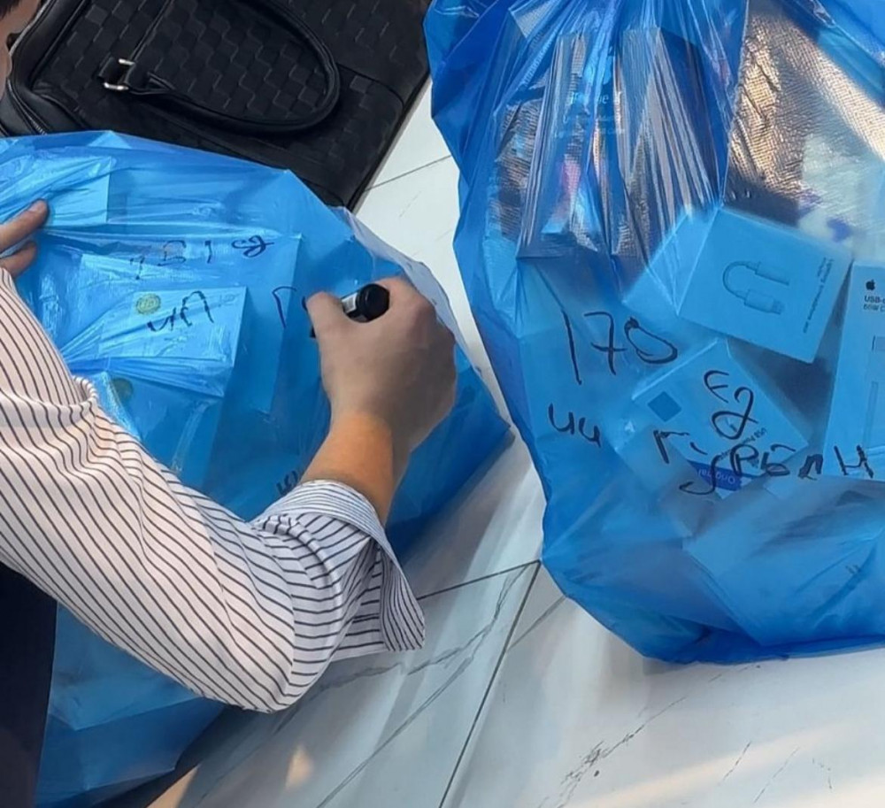 Алматыда құны 5 миллион теңгеден асатын жалған Apple өнімдері тәркіленді