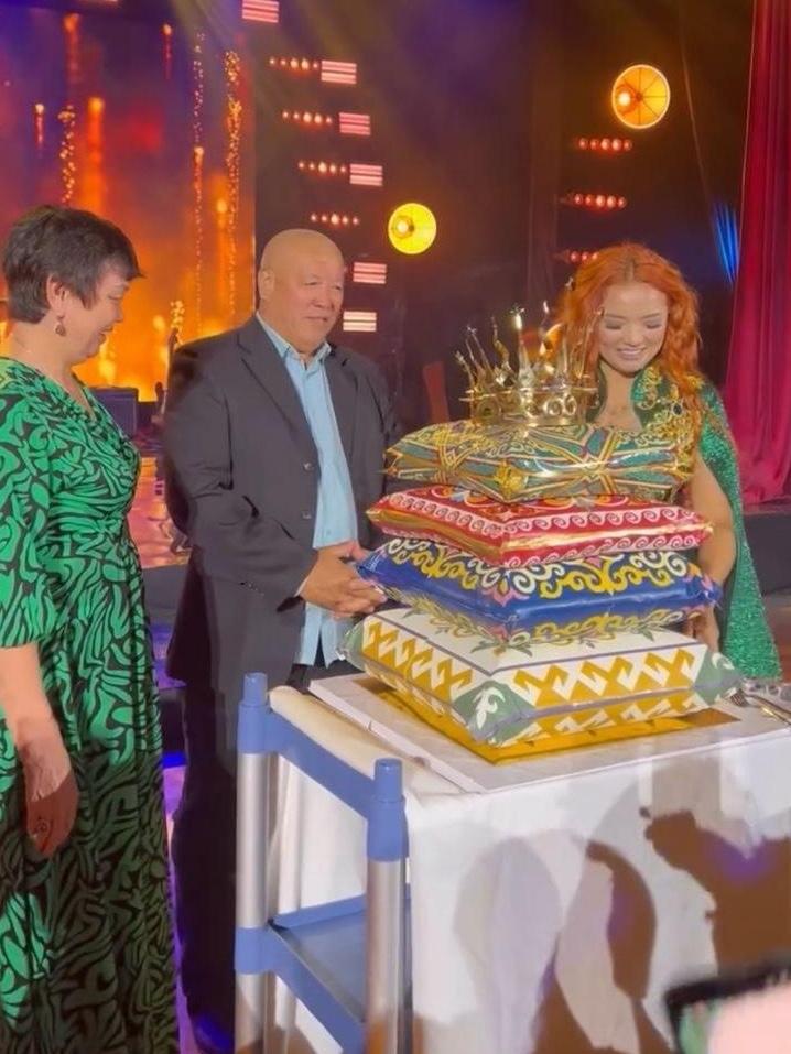 18 келі торт үшін блогерден 3 миллион теңге моральдық өтемақы сұрады