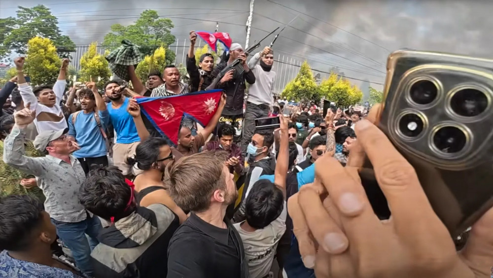 Әлемде: БҰҰ мінберіндегі айыптаулар, Судандағы бітім, Непалдағы бүлік