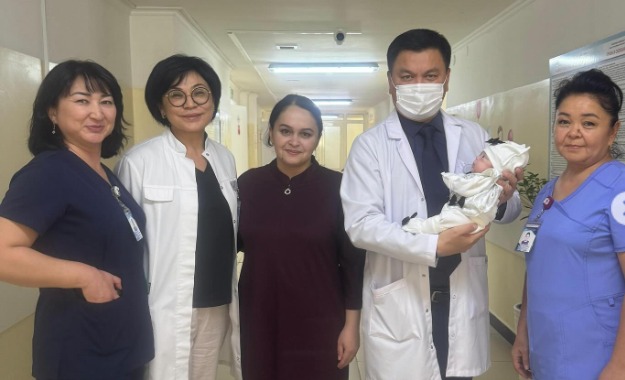 Кішкентай батыр: Шымкентте салмағы 680 грамм болып туған сәби үйіне шықты