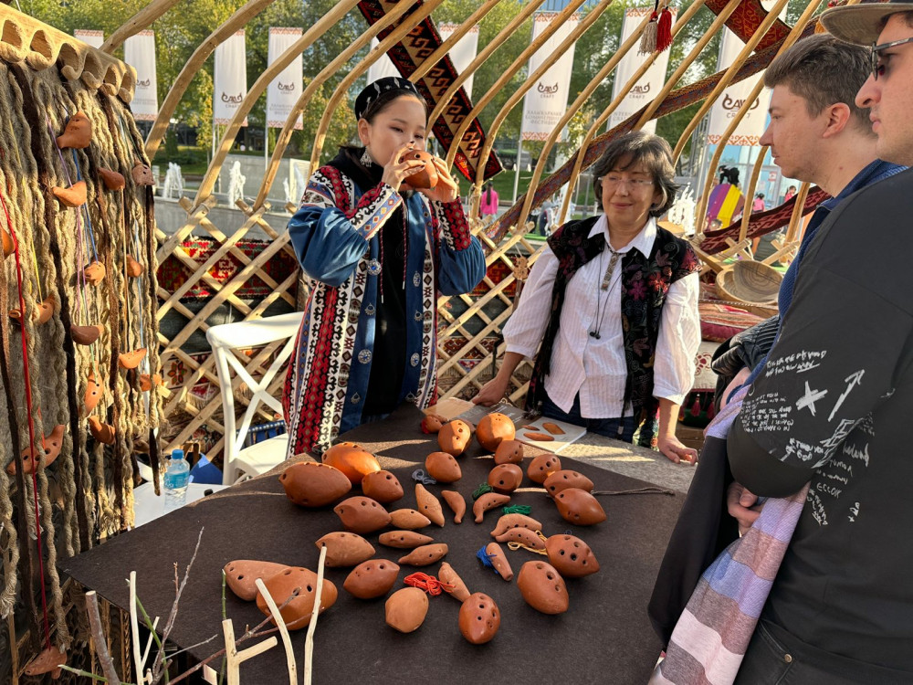 Алматыда жаңа рекорд орнатылды: 100 елдің қолөнершілері Алатау баурайында жиналды