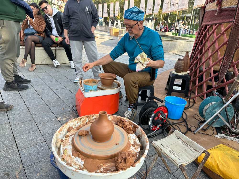 Алматыда жаңа рекорд орнатылды: 100 елдің қолөнершілері Алатау баурайында жиналды