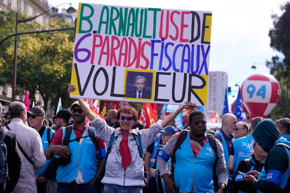 Әлемде: Тбилисидегі шабуыл, Ирандағы хиджаб еркіндігі және Еуропадағы ереуілдер