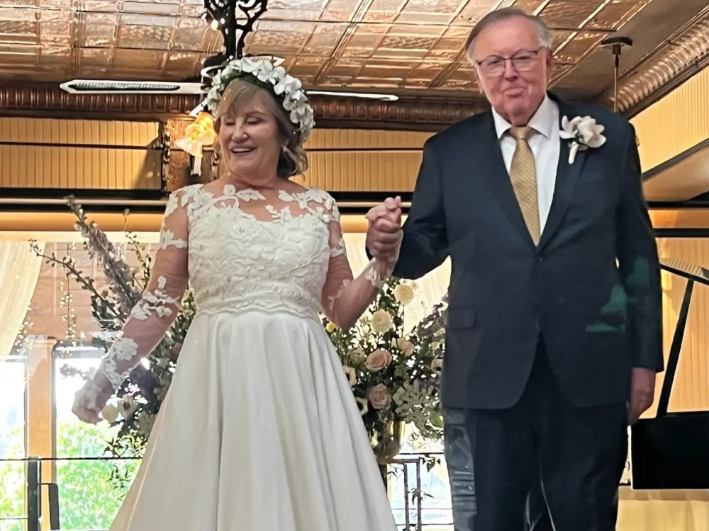 76 жастағы әйел танысу сайты арқылы алғаш рет тұрмысқа шықты