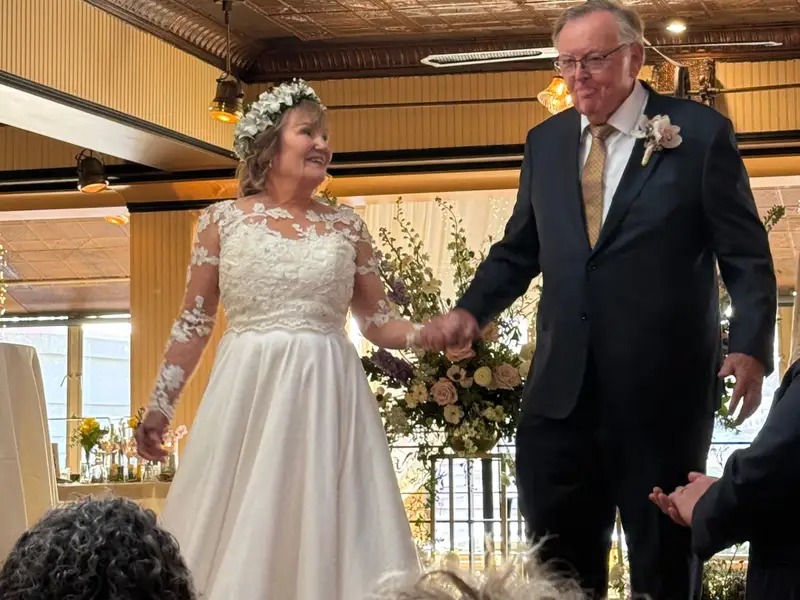 76 жастағы әйел танысу сайты арқылы алғаш рет тұрмысқа шықты