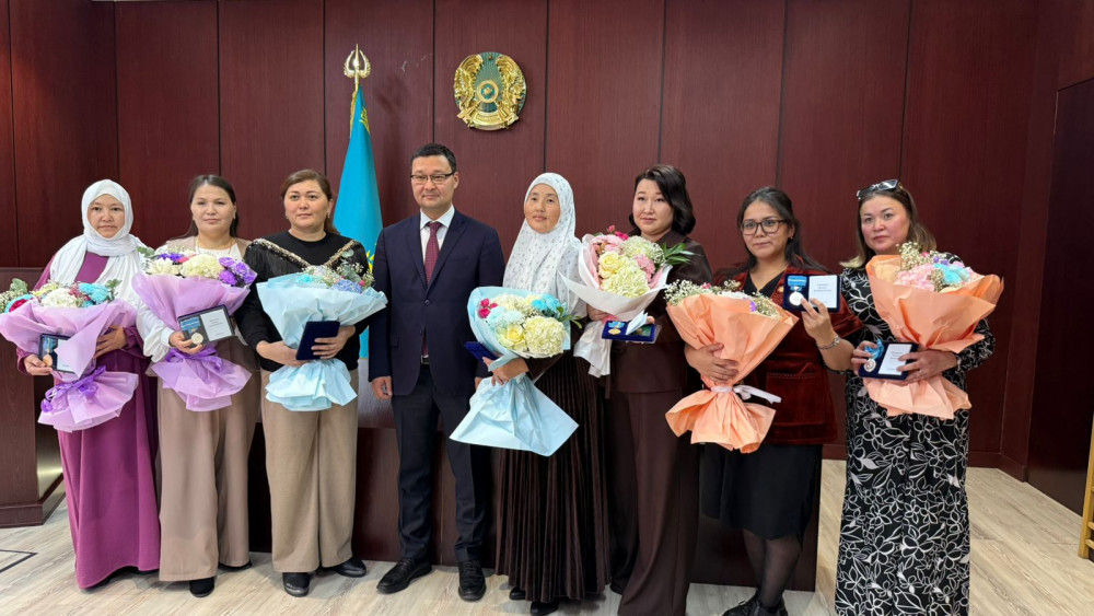 Елордада батыр аналарға "Алтын алқа" мен "Күміс алқа" табысталды