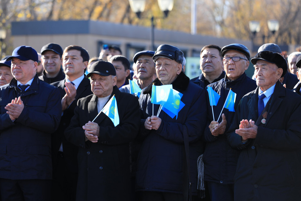 Республика күні Ақтөбеде Мемлекеттік Туды көтеру салтанаты өтті