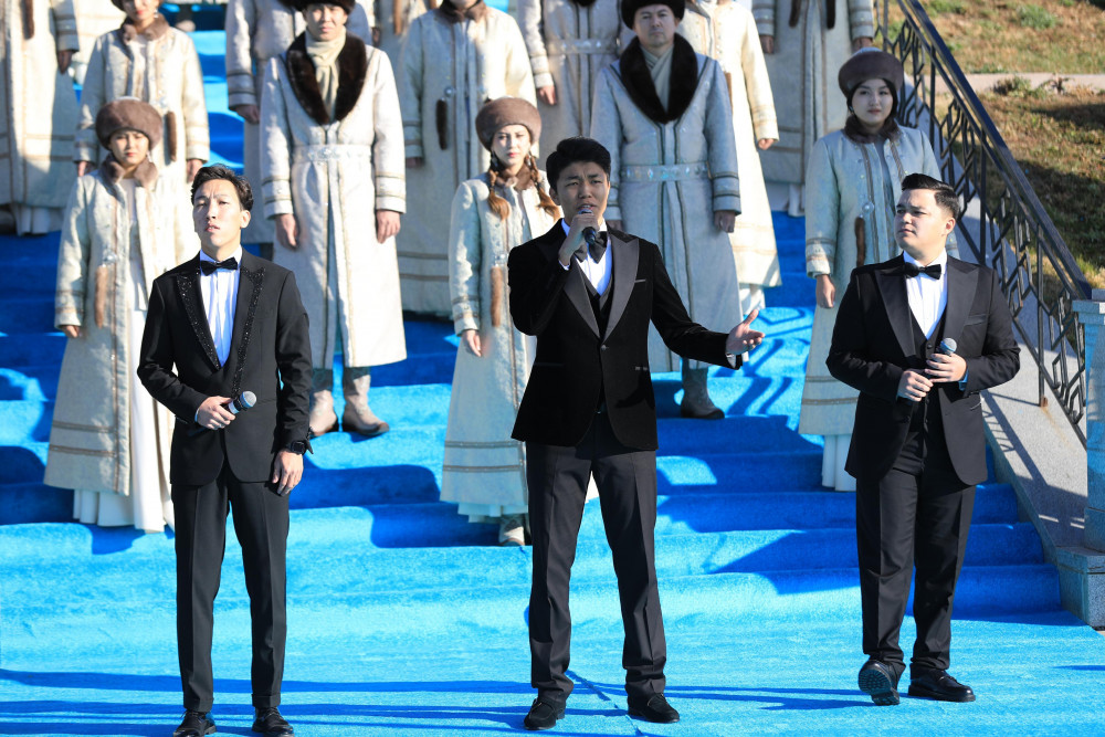 Республика күні Ақтөбеде Мемлекеттік Туды көтеру салтанаты өтті