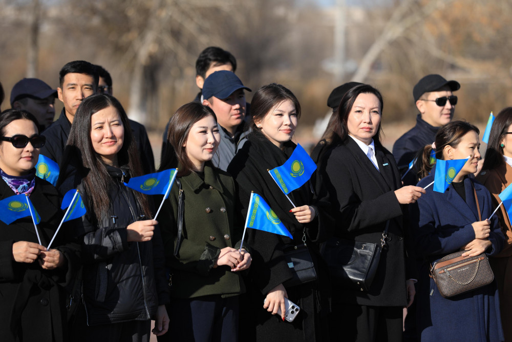 Республика күні Ақтөбеде Мемлекеттік Туды көтеру салтанаты өтті