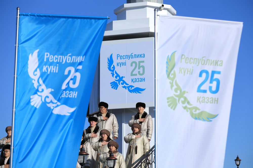 Республика күні Ақтөбеде Мемлекеттік Туды көтеру салтанаты өтті