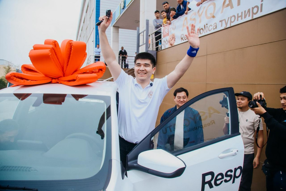 Шымкентте республикалық асық ату турнирінің жеңімпазы көлік жеңіп алды