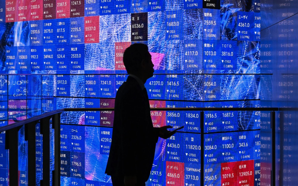 Әлемде: Филиппиндегі тайфун, АҚШ-тағы саяси дағдарыс пен Еуропадағы экономикалық өзгерістер