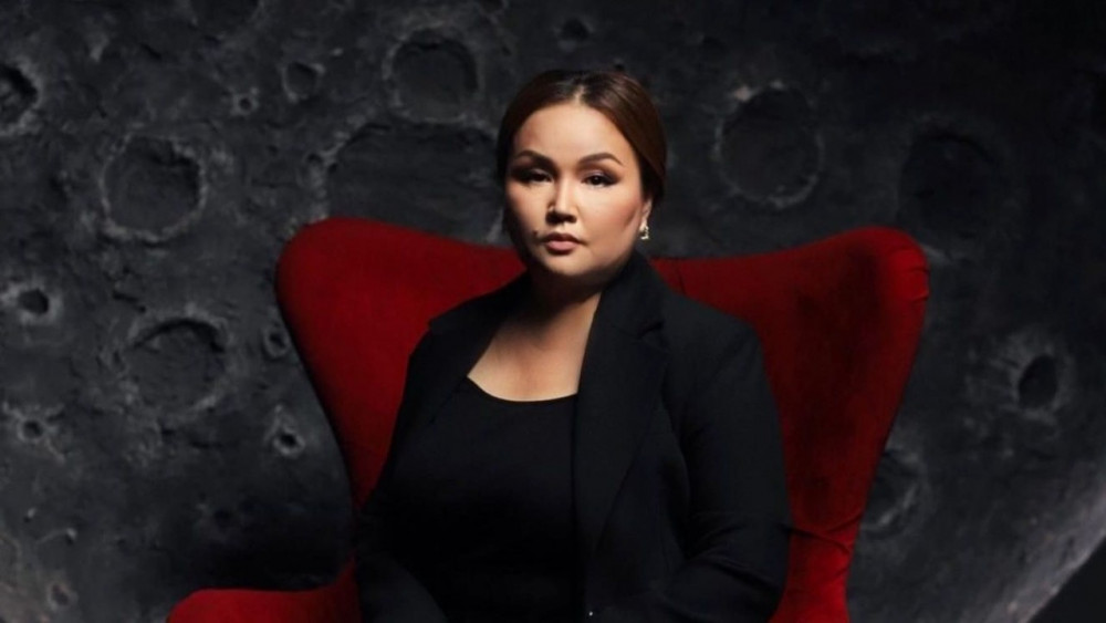 “Қыз өзі кінәлі”, “Маған қатысы жоқ”: Зорлық құрбаны болған заңгермен сұқбат