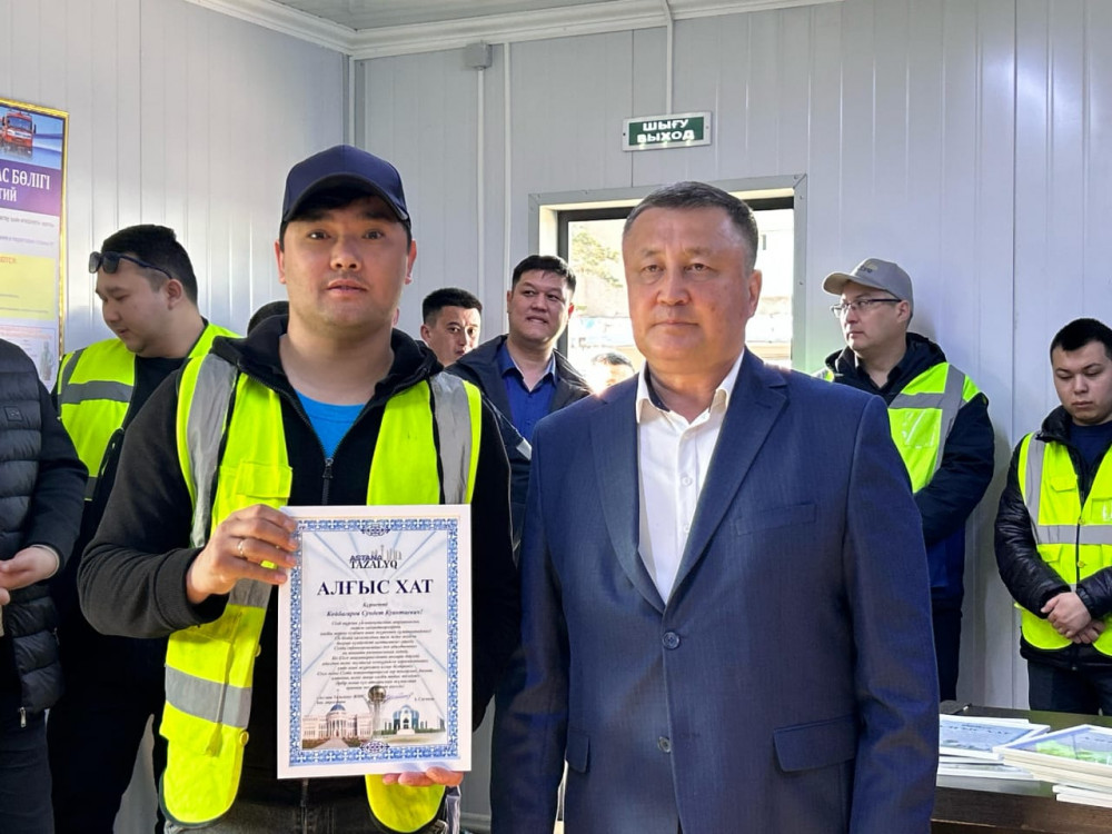 Тазалықтың тірегі: Арнайы техниканы тізгіндеген еңбек адамы