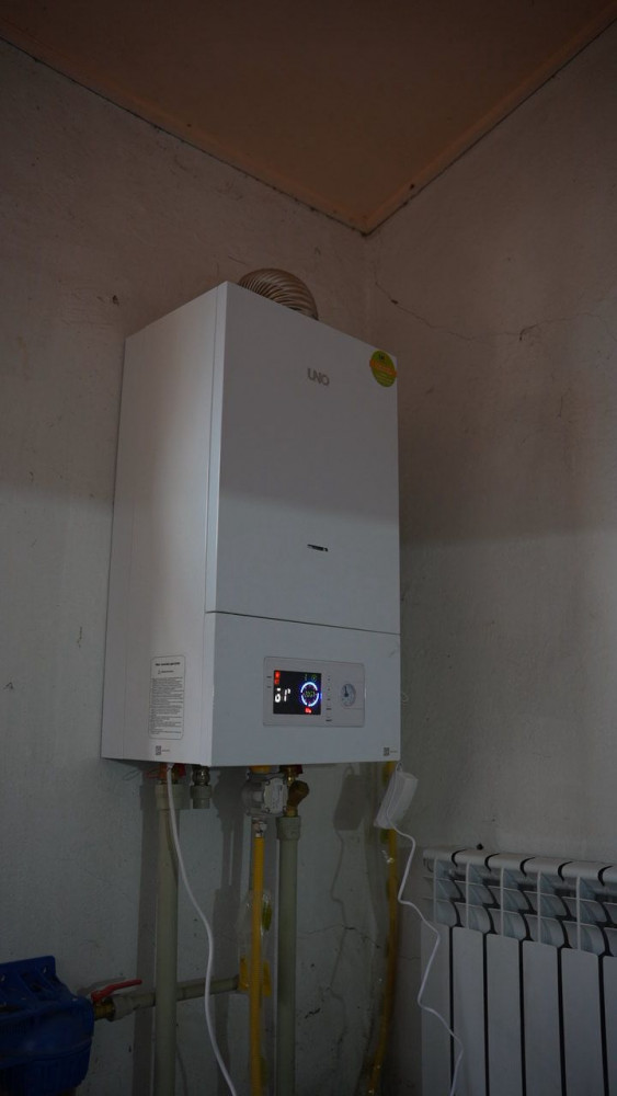 Алматыда әлеуметтік осал отбасылардың үйіне тегін газ жүргізіліп жатыр