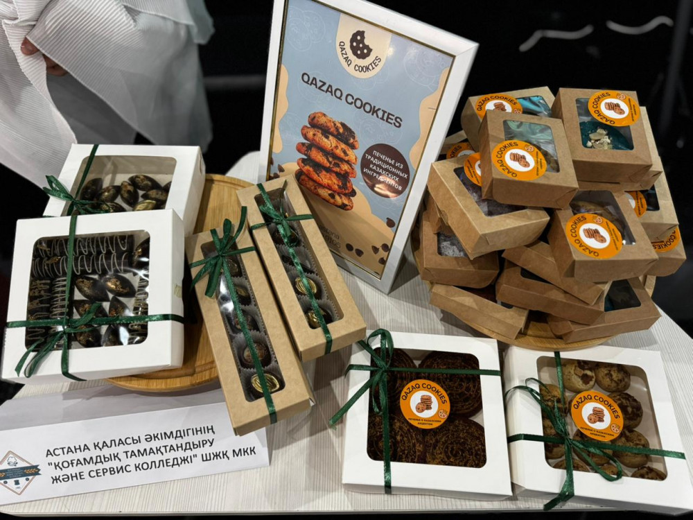 Студент қазақи тәттілерді заманауи форматта ұсынып жүр