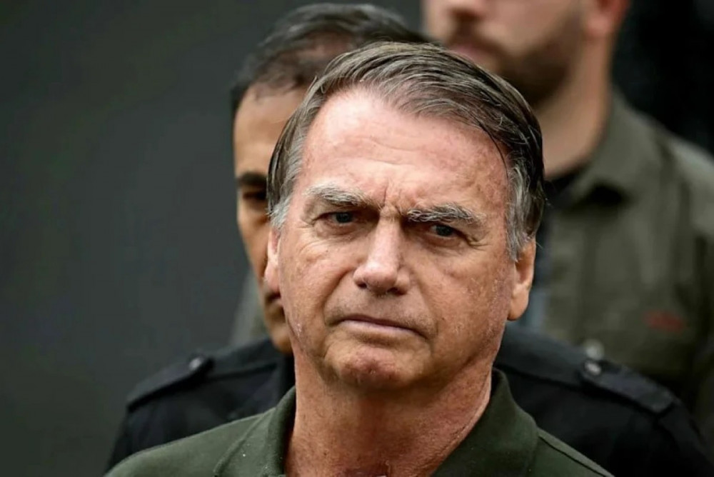 Әлемде: Трамп пен Зеленский келіссөзі, Болсонарудың босатылуы, Қытайдағы авиациялық серпіліс