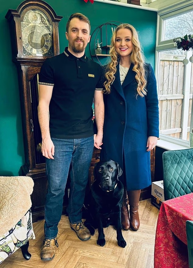 Жұп сүйікті итін құтқару үшін тойын кейінге қалдырды