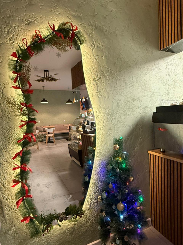 Желіде танылған бизнес: Мемлекеттік қызметтен кеткен жас қыз ауылда кофехана ашты